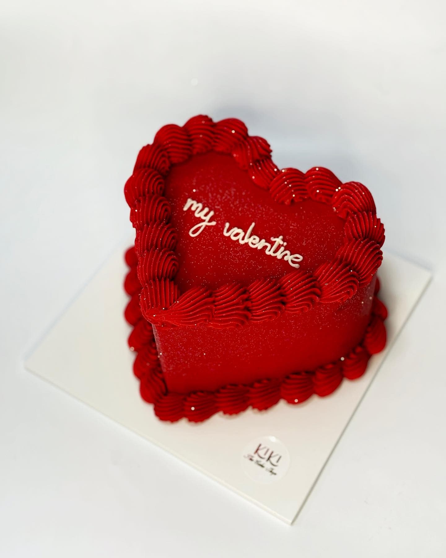 Pastel en forma de corazón rojo con mensaje 'My Valentine' en betún